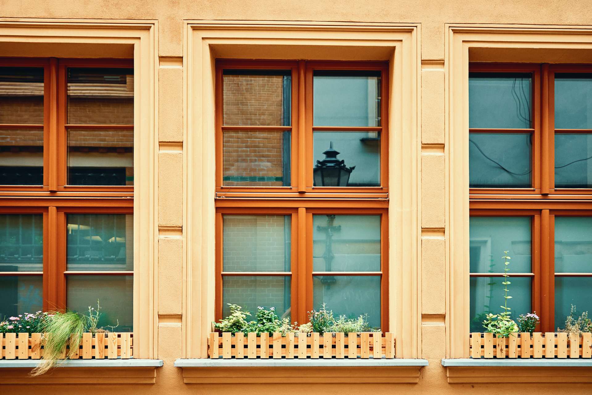 From Outdated to Modern Transforming Your Home with Replacement Windows